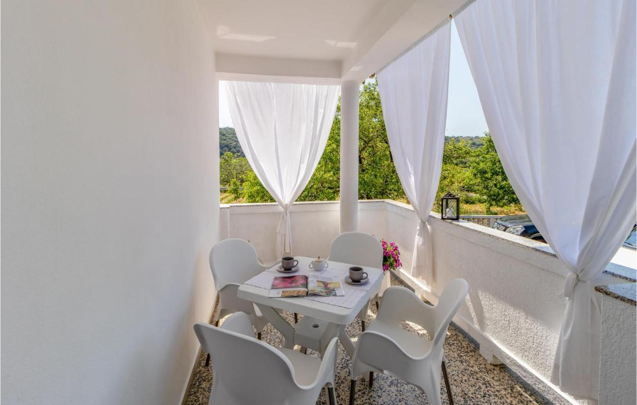 1 Bedroom Awesome Apartment In Kampor Exterior foto