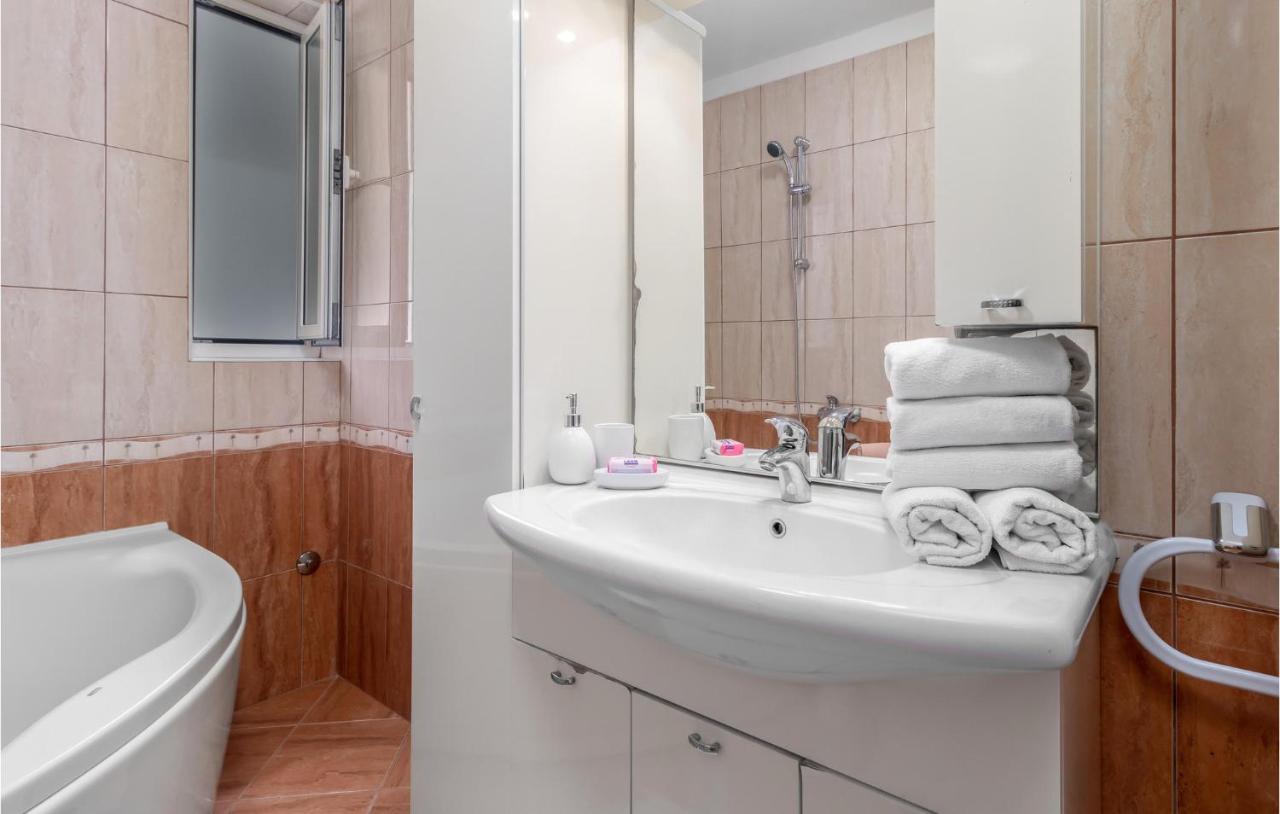 1 Bedroom Awesome Apartment In Kampor Exterior foto