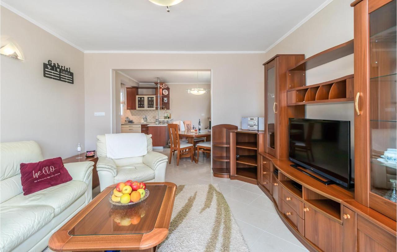 1 Bedroom Awesome Apartment In Kampor Exterior foto