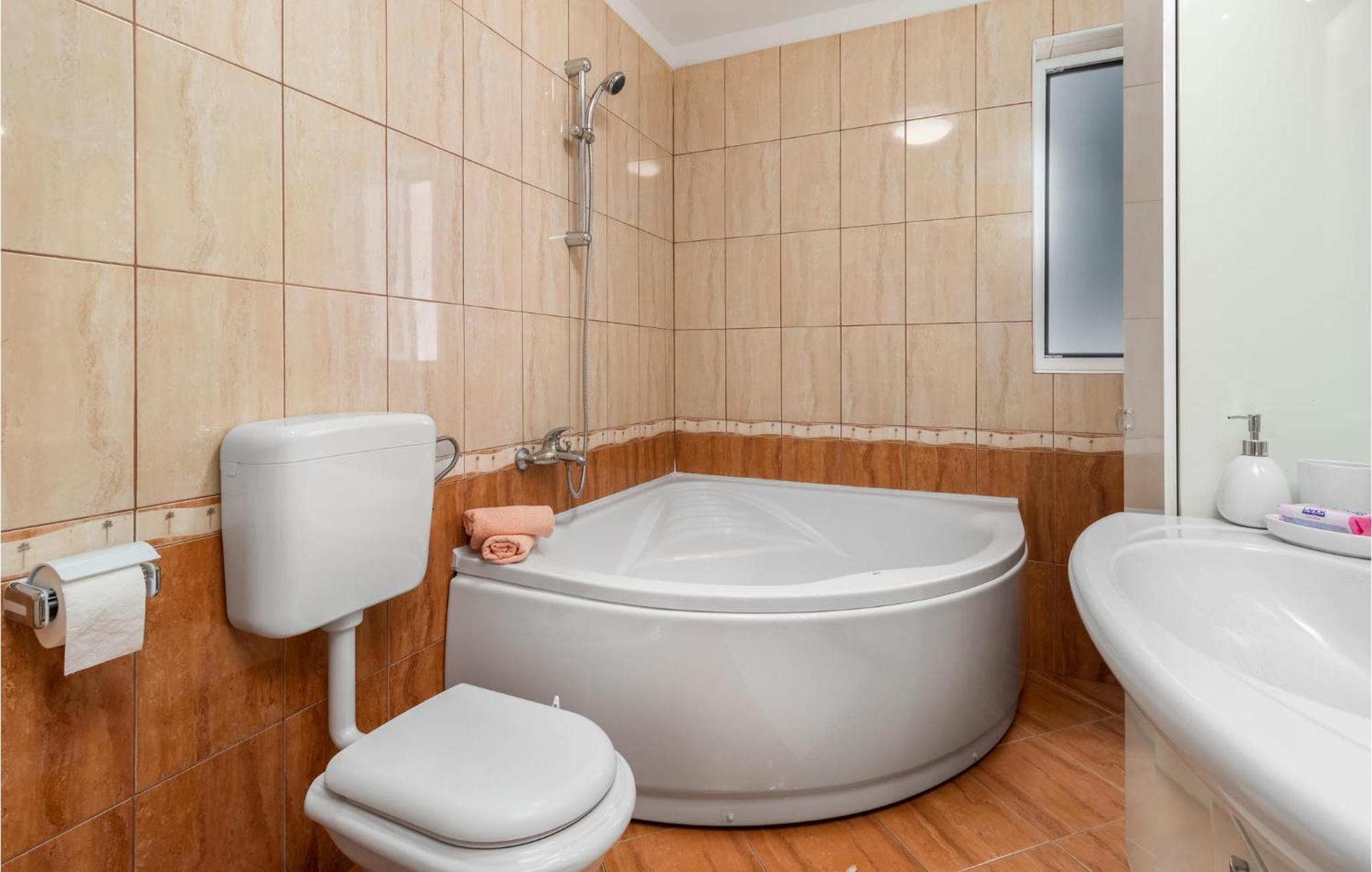 1 Bedroom Awesome Apartment In Kampor Exterior foto