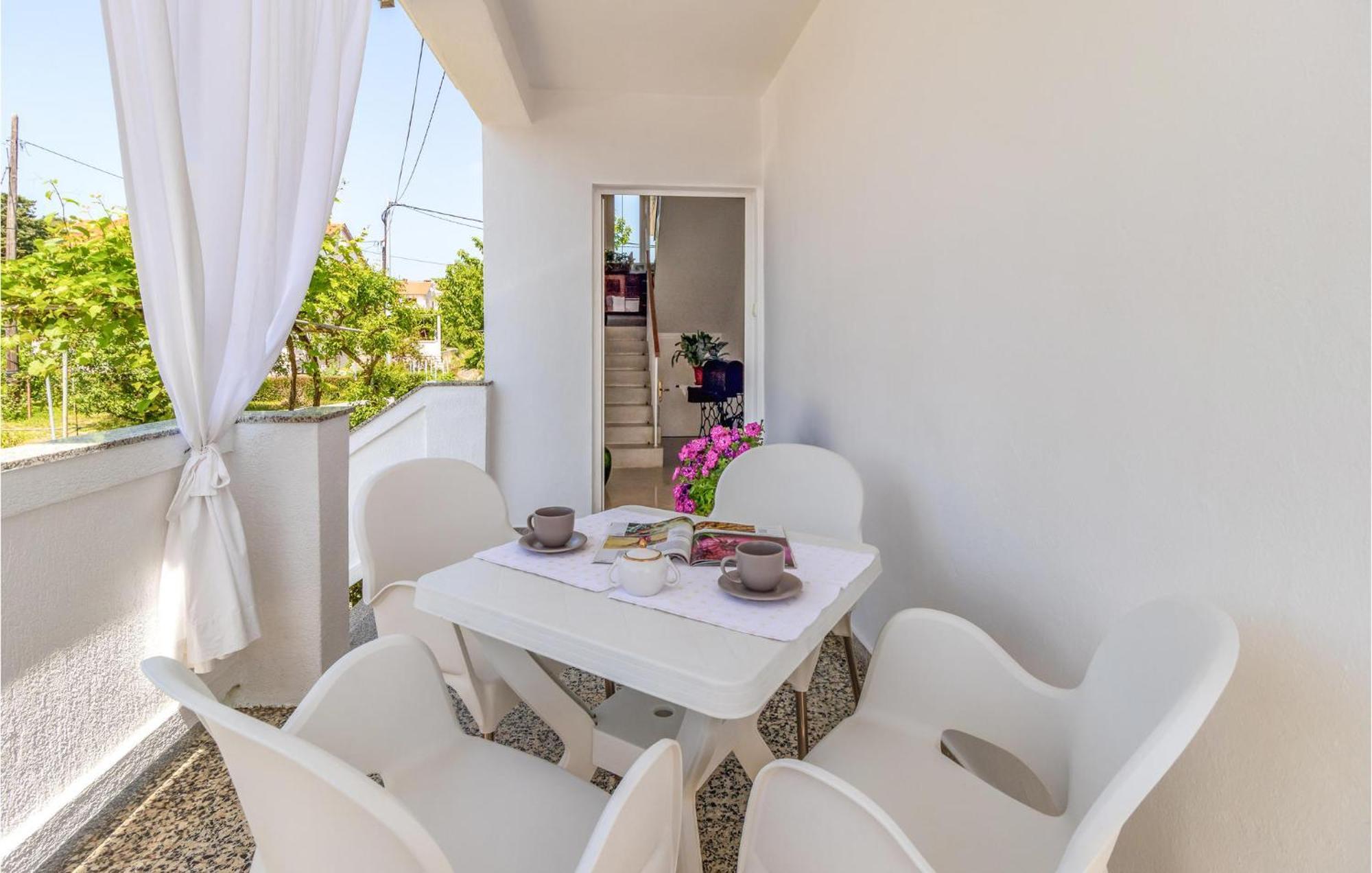 1 Bedroom Awesome Apartment In Kampor Exterior foto